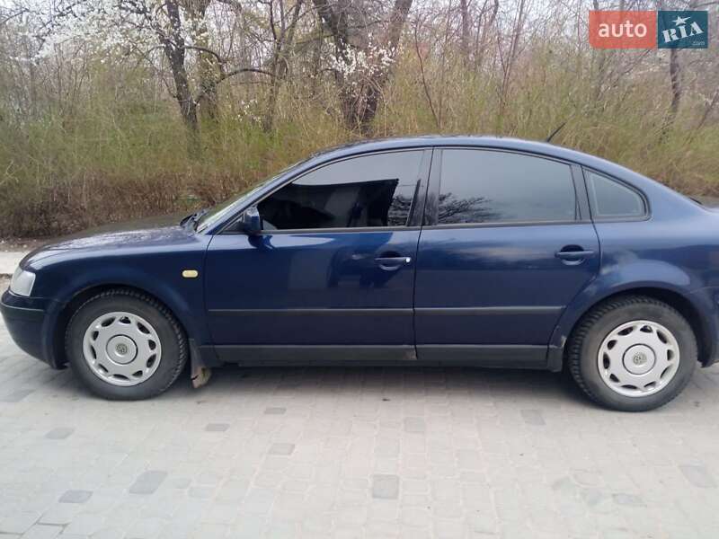 Седан Volkswagen Passat 1999 в Бориславе