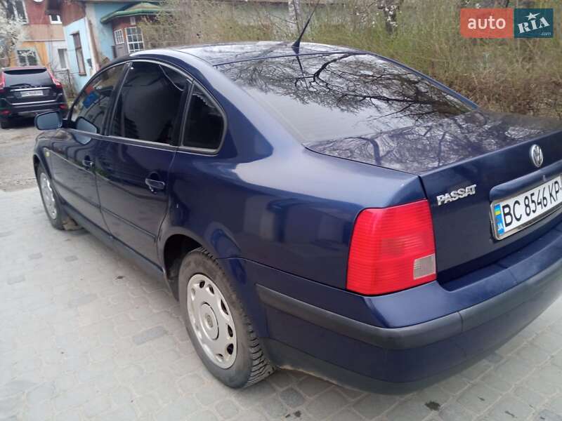 Седан Volkswagen Passat 1999 в Бориславе