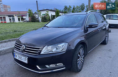 Универсал Volkswagen Passat 2011 в Ровно