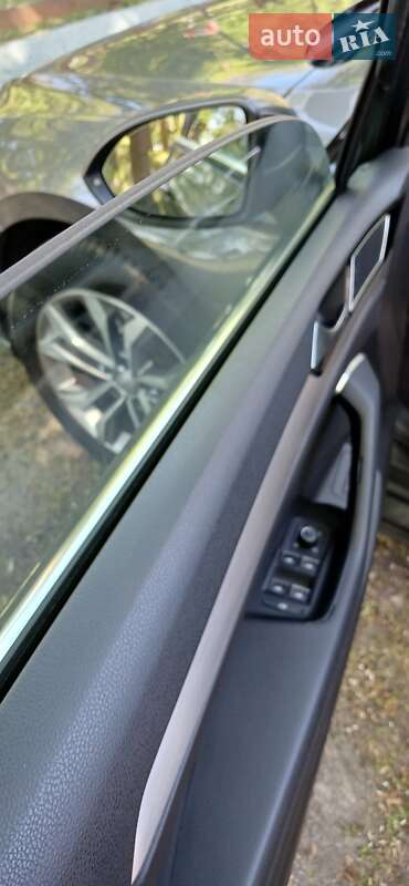 Универсал Volkswagen Passat 2016 в Киеве