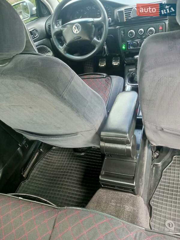 Седан Volkswagen Passat 1997 в Делятине