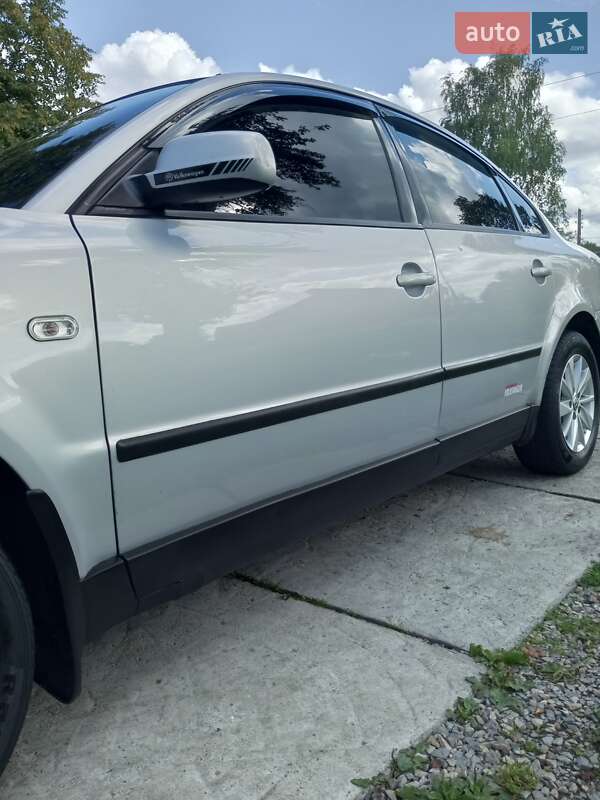Седан Volkswagen Passat 1997 в Делятине