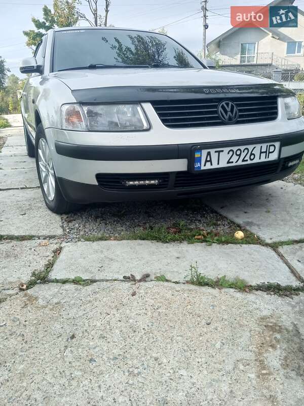 Седан Volkswagen Passat 1997 в Делятине