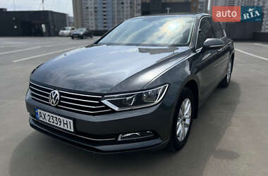 Седан Volkswagen Passat 2015 в Киеве