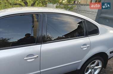 Седан Volkswagen Passat 1998 в 