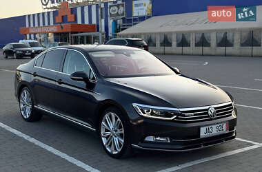 Седан Volkswagen Passat 2015 в Калуші