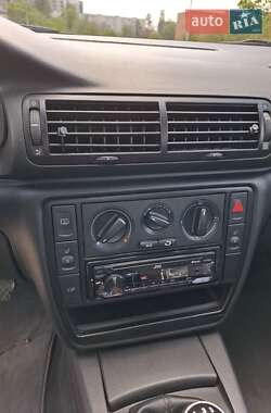 Седан Volkswagen Passat 2001 в 