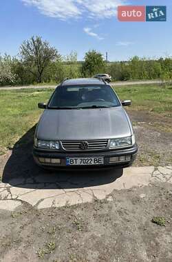 Універсал Volkswagen Passat 1995 в Олександрівці