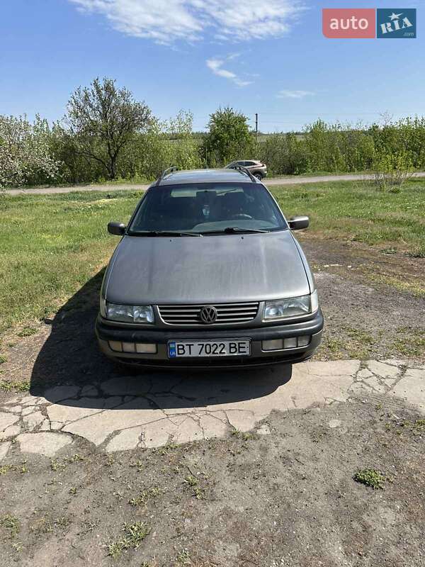 Універсал Volkswagen Passat 1995 в 