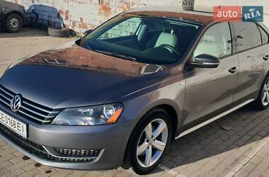 Седан Volkswagen Passat 2013 в Чернівцях