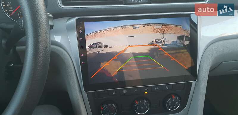 Седан Volkswagen Passat 2013 в Черновцах