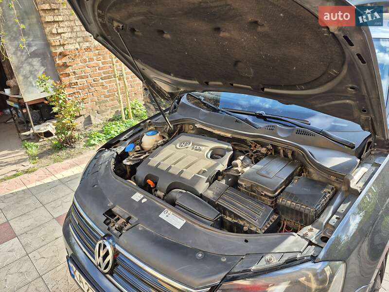 Універсал Volkswagen Passat 2011 в Києві