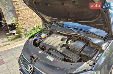 Універсал Volkswagen Passat 2011 в 