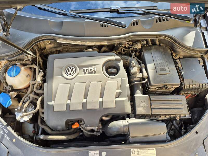 Універсал Volkswagen Passat 2011 в Києві