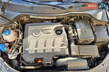 Універсал Volkswagen Passat 2011 в 