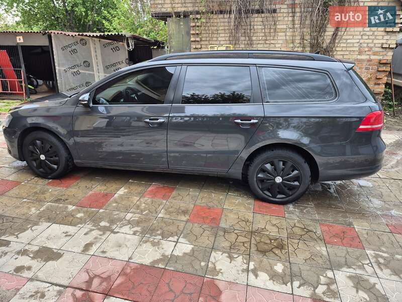 Універсал Volkswagen Passat 2011 в 