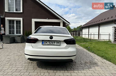 Седан Volkswagen Passat 2012 в 