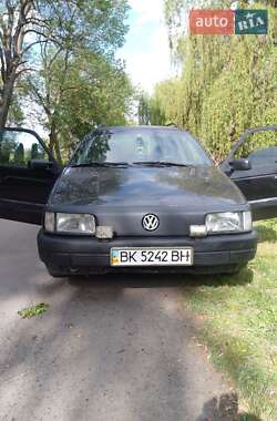 Універсал Volkswagen Passat 1993 в Млиніві