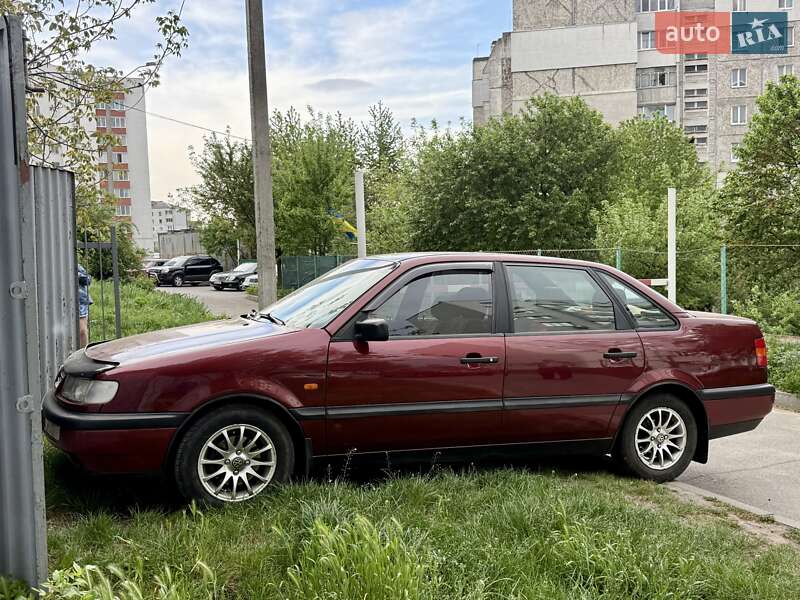Седан Volkswagen Passat 1996 в 