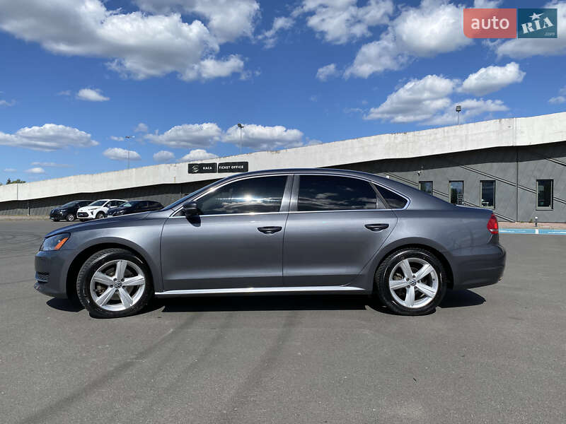 Седан Volkswagen Passat 2012 в Львове