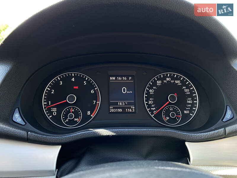 Седан Volkswagen Passat 2012 в Львове