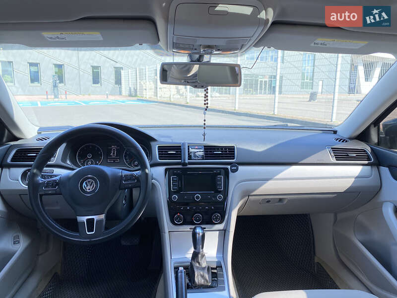 Седан Volkswagen Passat 2012 в Львове