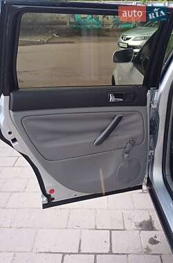 Універсал Volkswagen Passat 2000 в 