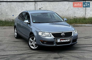Седан Volkswagen Passat 2008 в Киеве