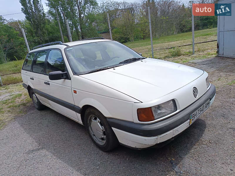 Універсал Volkswagen Passat 1993 в 
