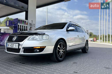Універсал Volkswagen Passat 2010 в Дніпрі