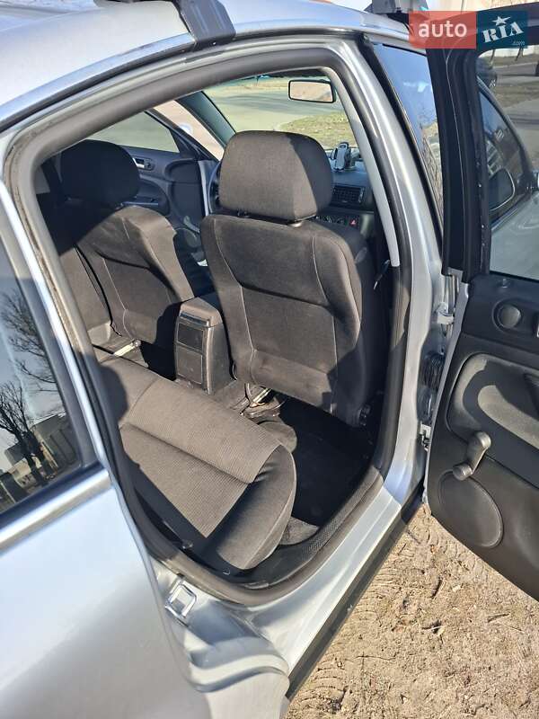 Седан Volkswagen Passat 2000 в Киеве