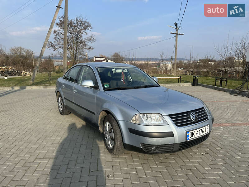 Седан Volkswagen Passat 2004 в Золочеві
