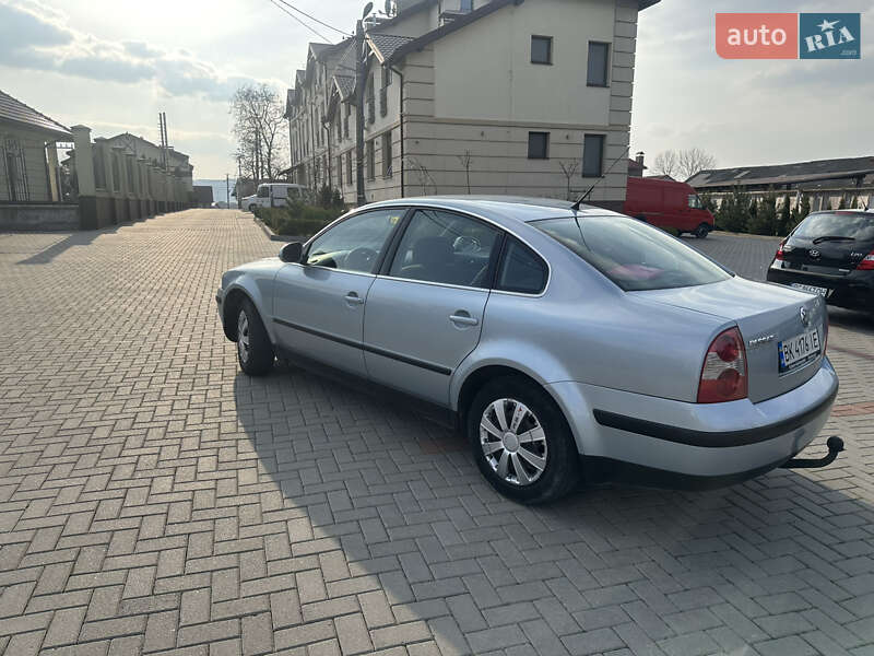 Седан Volkswagen Passat 2004 в Золочеві