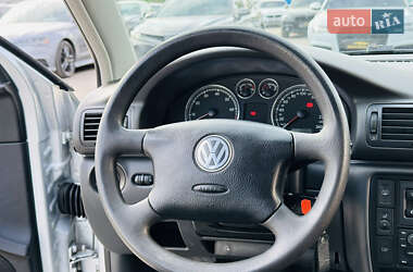 Седан Volkswagen Passat 2004 в 