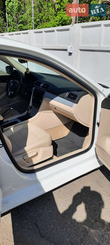 Седан Volkswagen Passat 2012 в Одессе