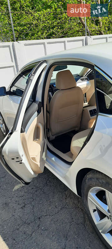 Седан Volkswagen Passat 2012 в Одессе