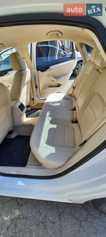 Седан Volkswagen Passat 2012 в Одессе