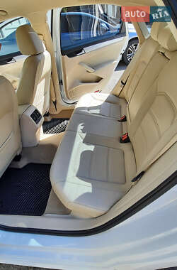 Седан Volkswagen Passat 2012 в 