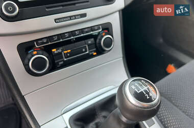 Універсал Volkswagen Passat 2010 в 