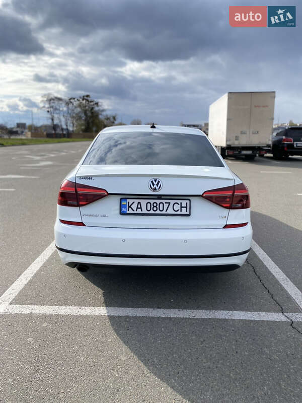 Седан Volkswagen Passat 2017 в Києві