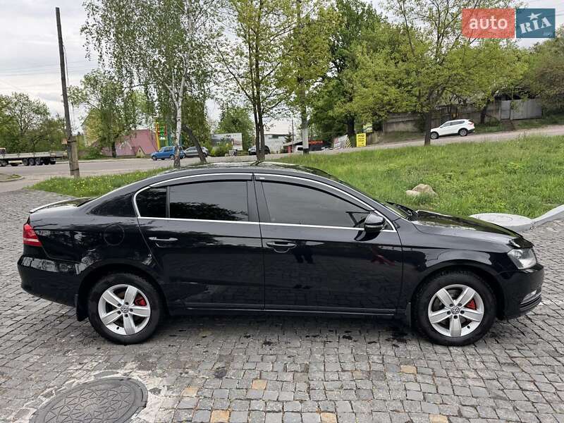 Седан Volkswagen Passat 2012 в Житомирі