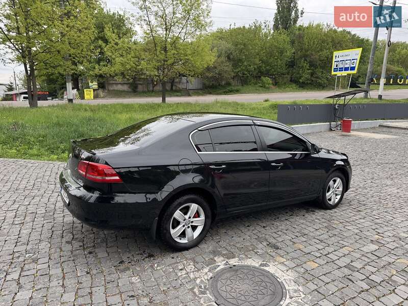 Седан Volkswagen Passat 2012 в Житомирі