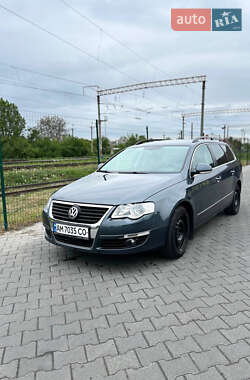 Універсал Volkswagen Passat 2010 в Звягелі