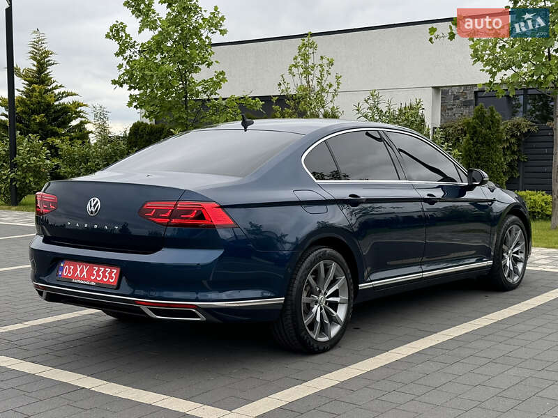 Седан Volkswagen Passat 2019 в Ужгороді