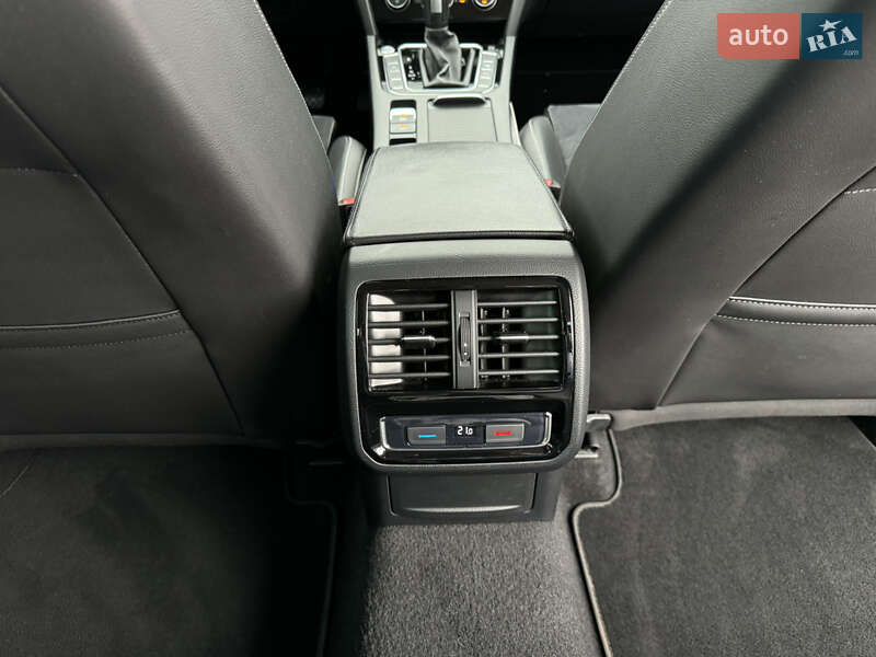 Седан Volkswagen Passat 2019 в Ужгороді