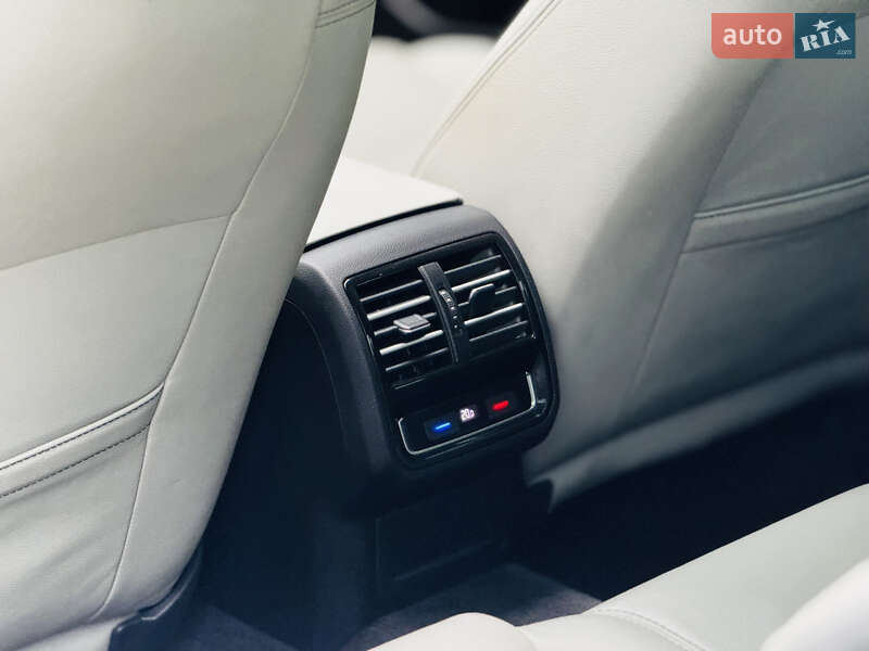 Седан Volkswagen Passat 2015 в Золочеві