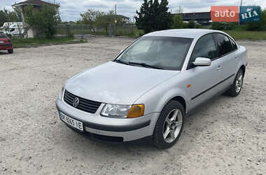 Седан Volkswagen Passat 1997 в Ровно