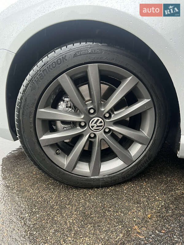Універсал Volkswagen Passat 2013 в Києві