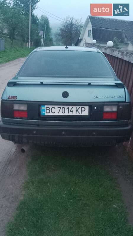 Седан Volkswagen Passat 1991 в Перемышлянах
