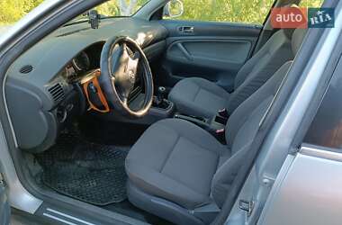 Седан Volkswagen Passat 2004 в 